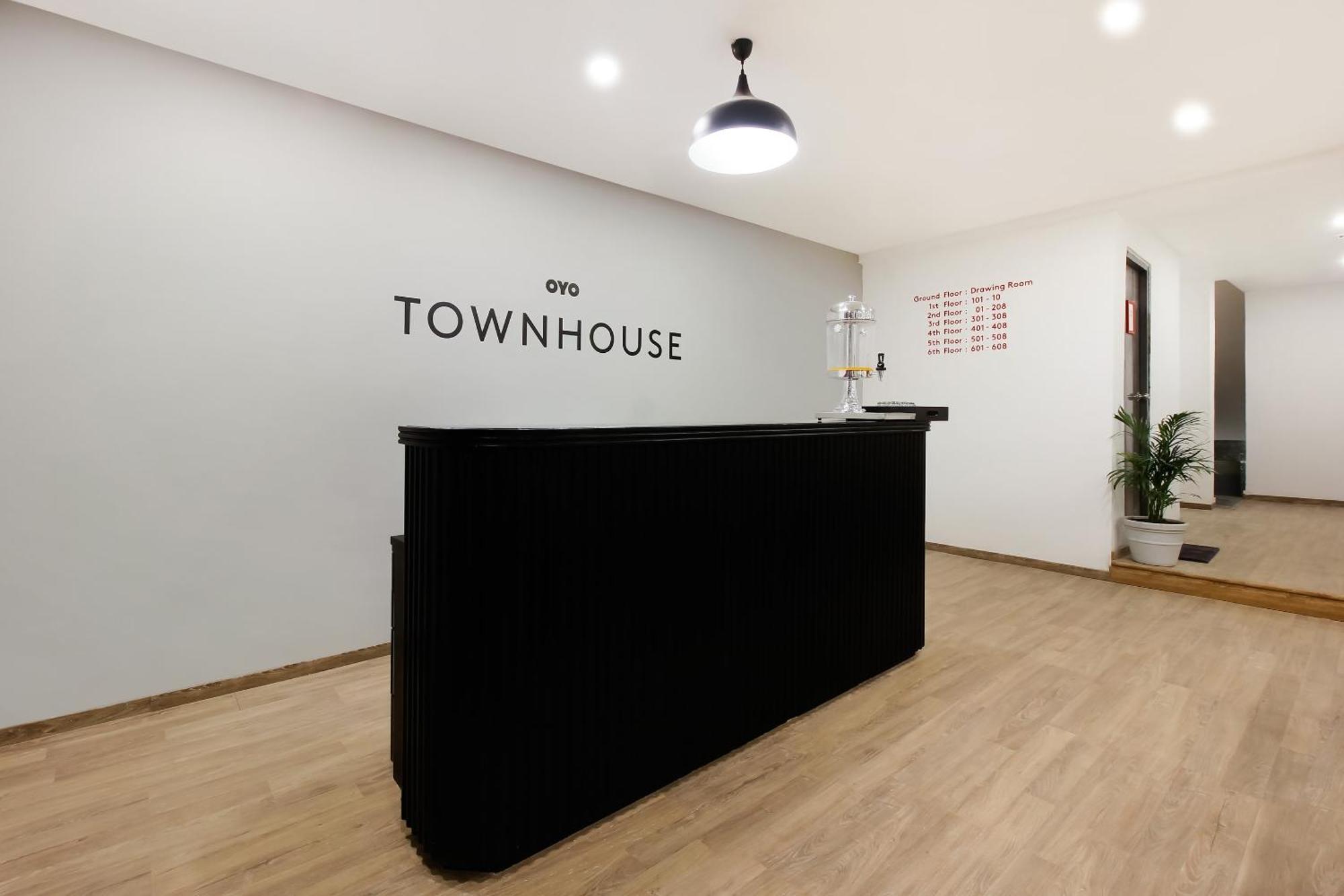 Super Townhouse The Cinco Hotel Near Esi Hospital Haiderabad Buitenkant foto
