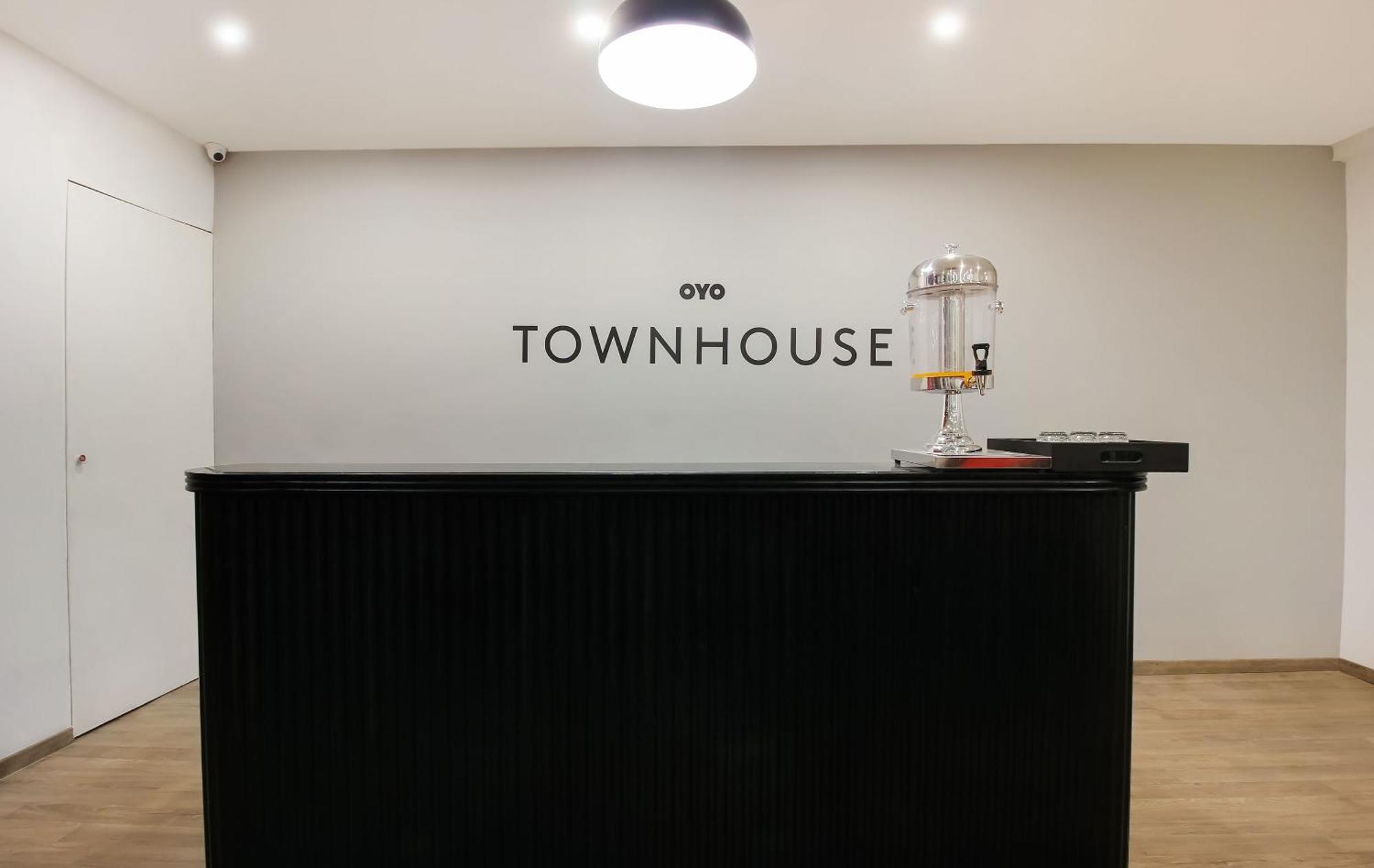 Super Townhouse The Cinco Hotel Near Esi Hospital Haiderabad Buitenkant foto