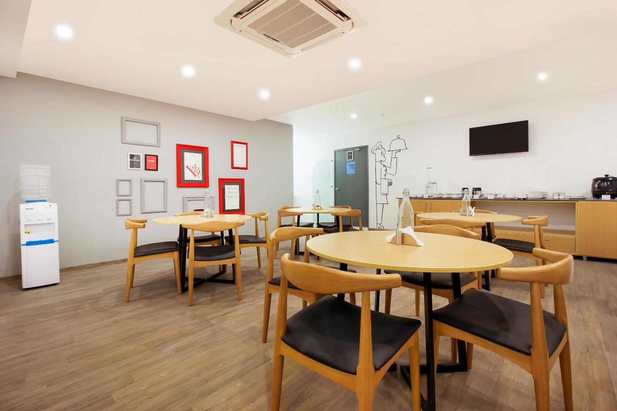 Super Townhouse The Cinco Hotel Near Esi Hospital Haiderabad Buitenkant foto