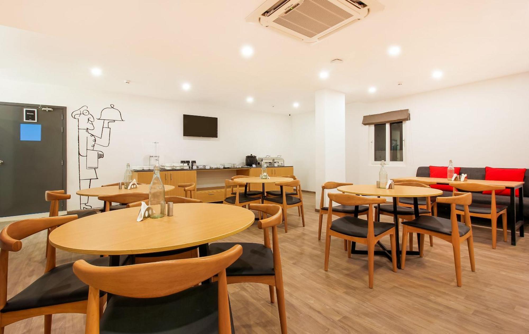 Super Townhouse The Cinco Hotel Near Esi Hospital Haiderabad Buitenkant foto