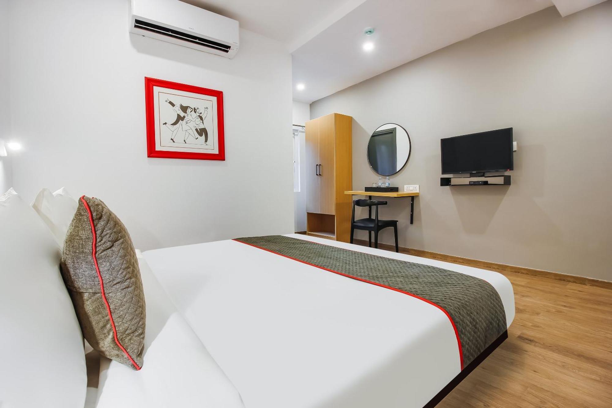 Super Townhouse The Cinco Hotel Near Esi Hospital Haiderabad Buitenkant foto