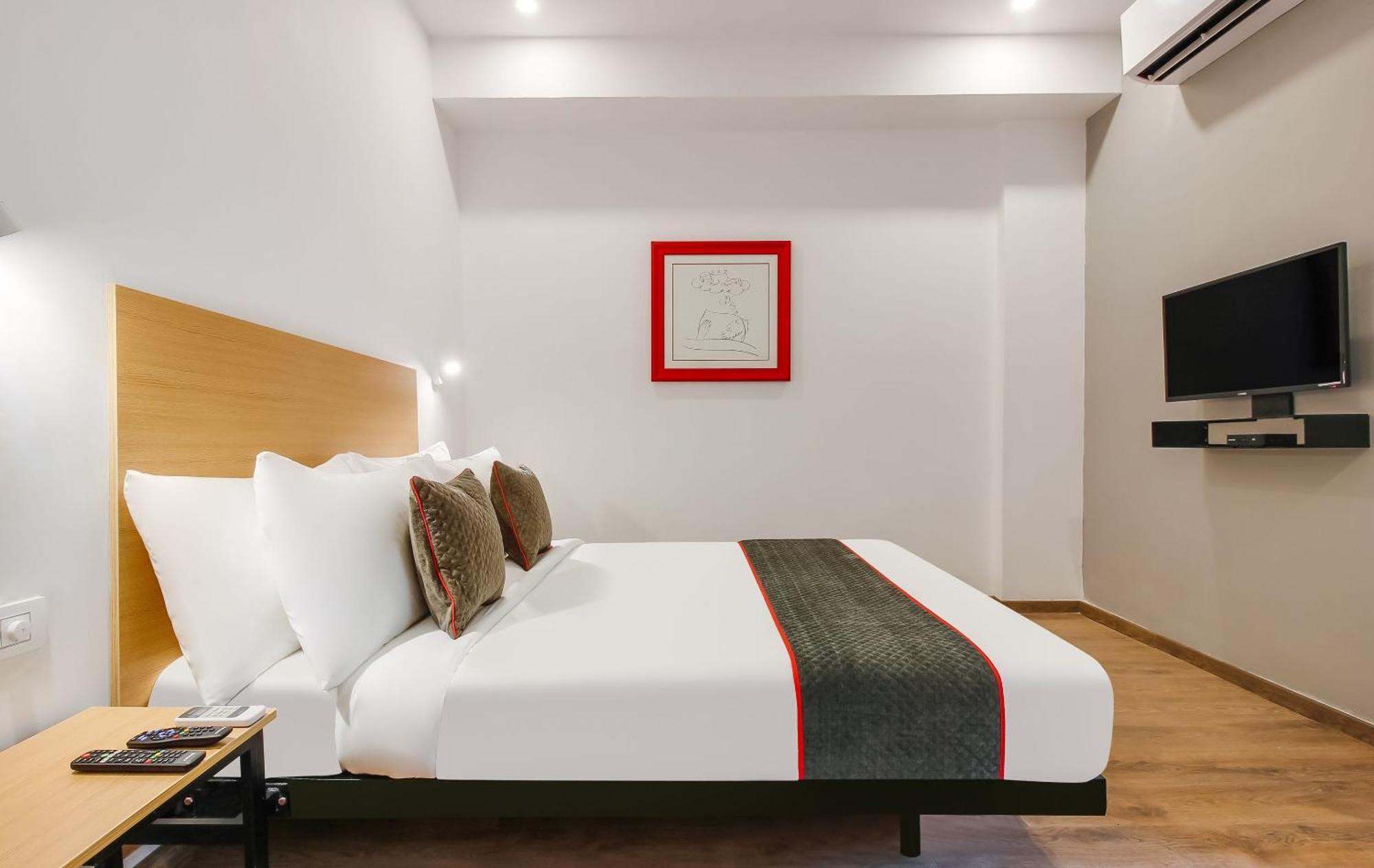 Super Townhouse The Cinco Hotel Near Esi Hospital Haiderabad Buitenkant foto