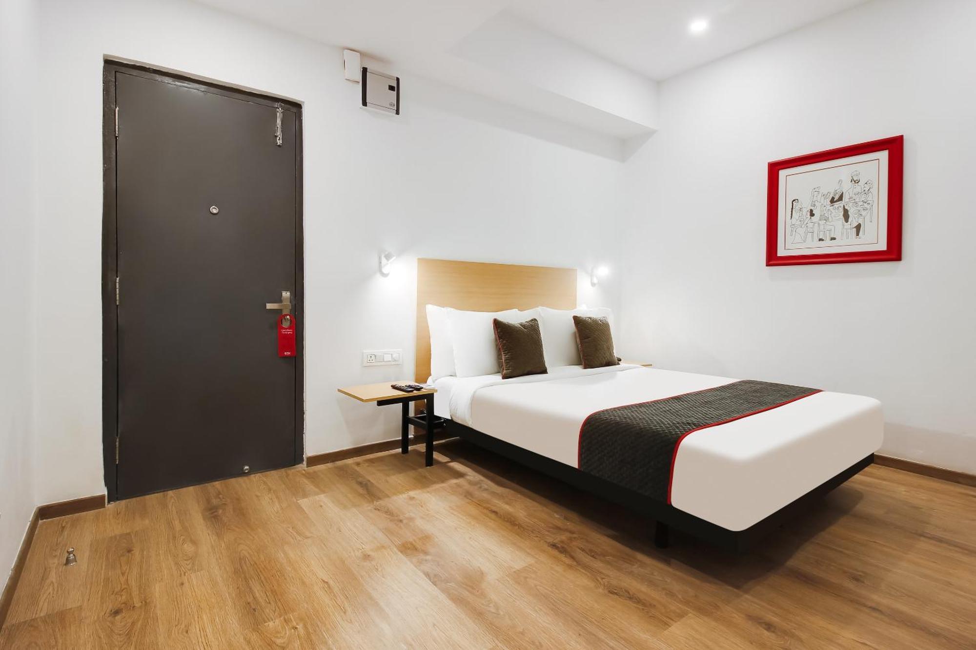 Super Townhouse The Cinco Hotel Near Esi Hospital Haiderabad Buitenkant foto