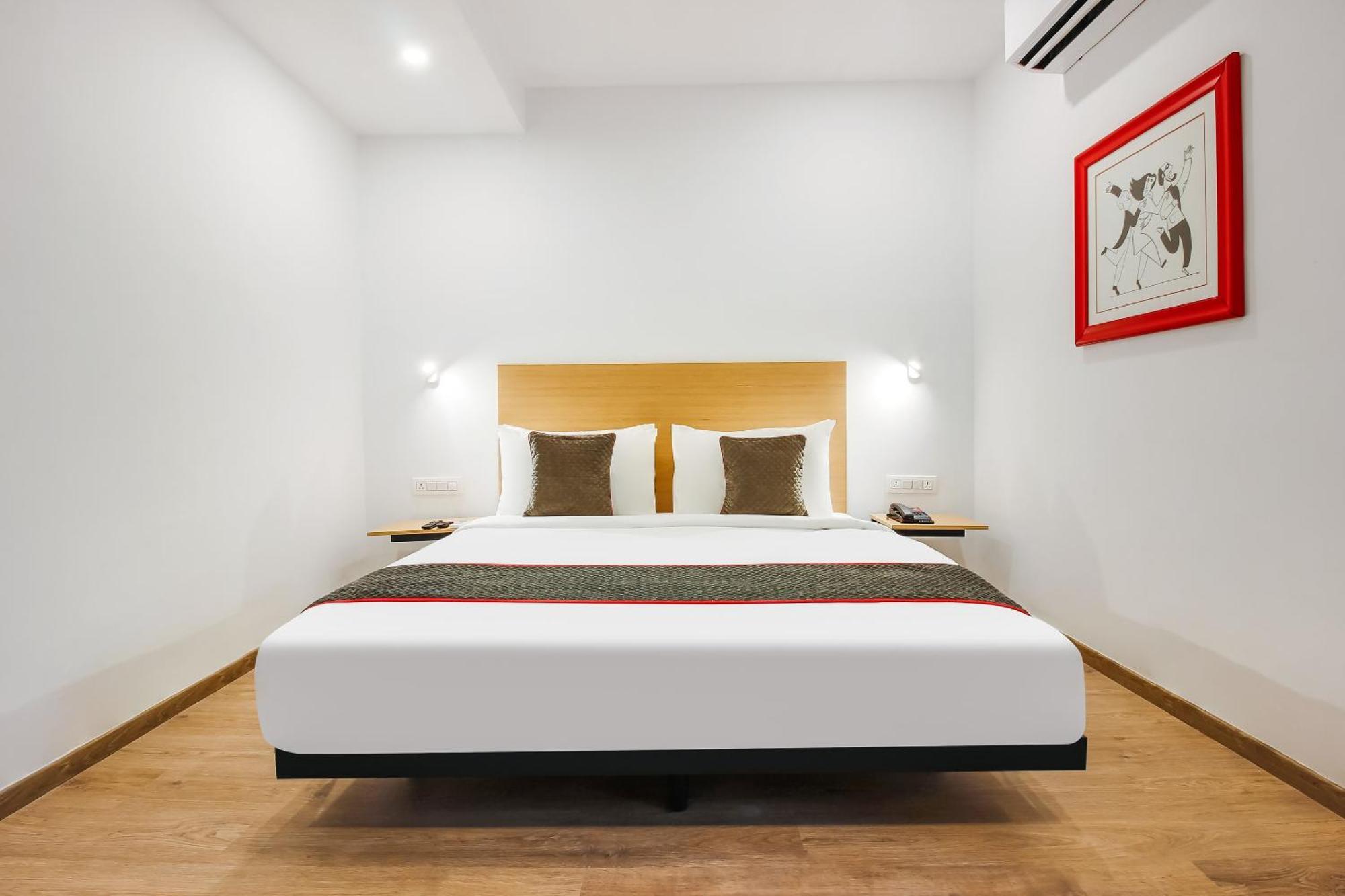Super Townhouse The Cinco Hotel Near Esi Hospital Haiderabad Buitenkant foto