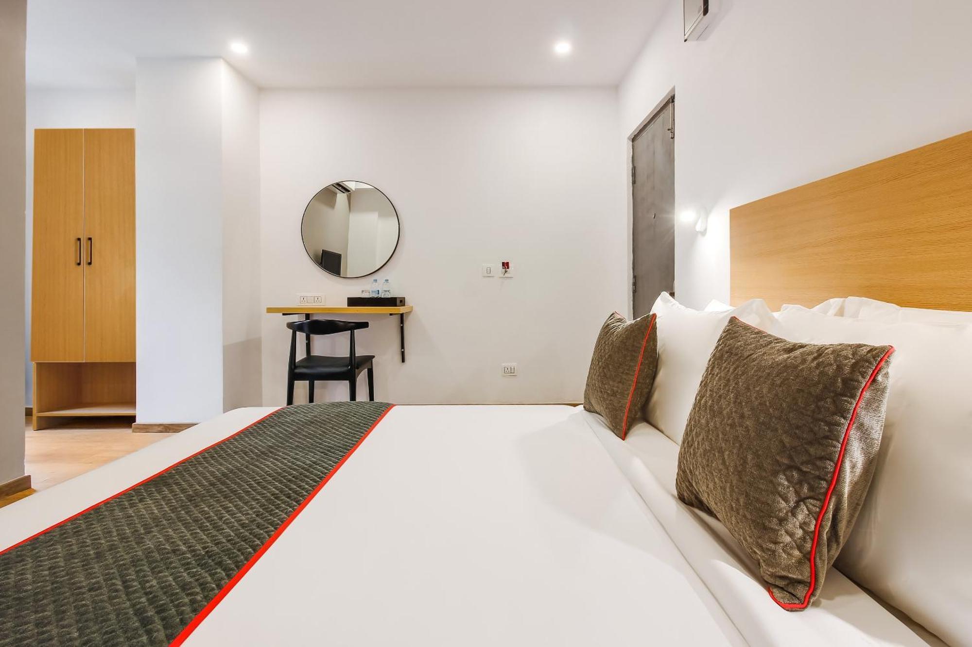 Super Townhouse The Cinco Hotel Near Esi Hospital Haiderabad Buitenkant foto