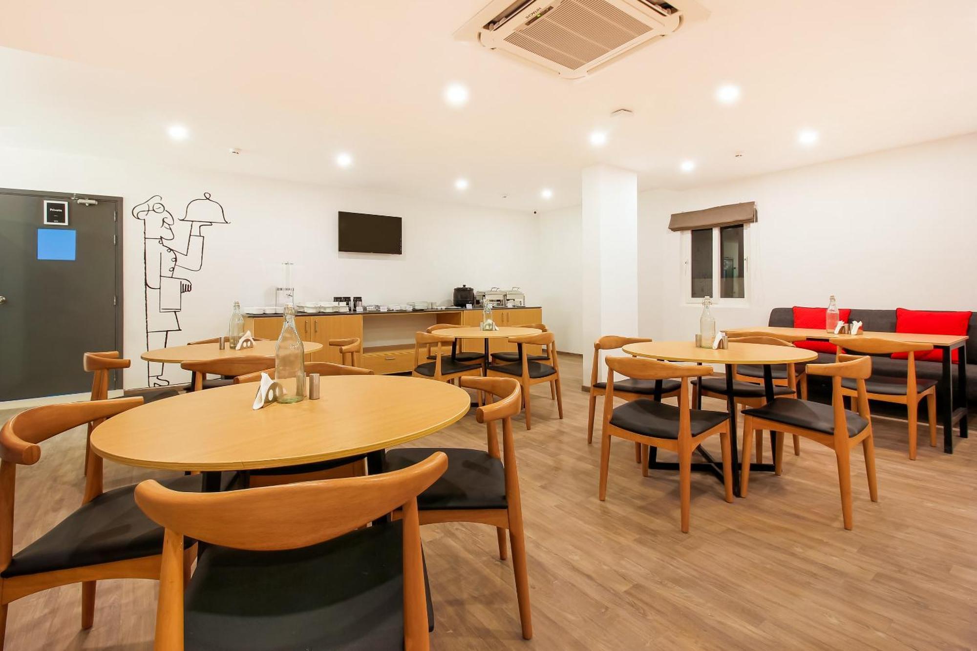 Super Townhouse The Cinco Hotel Near Esi Hospital Haiderabad Buitenkant foto
