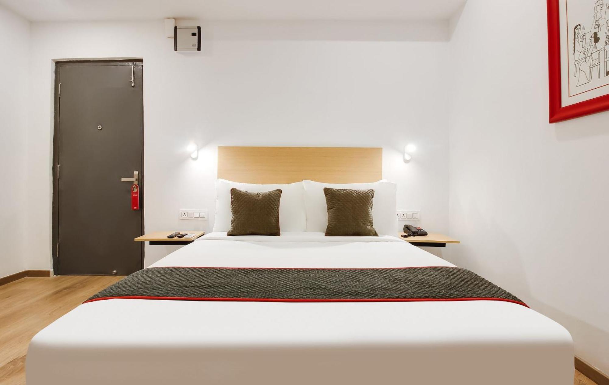 Super Townhouse The Cinco Hotel Near Esi Hospital Haiderabad Buitenkant foto