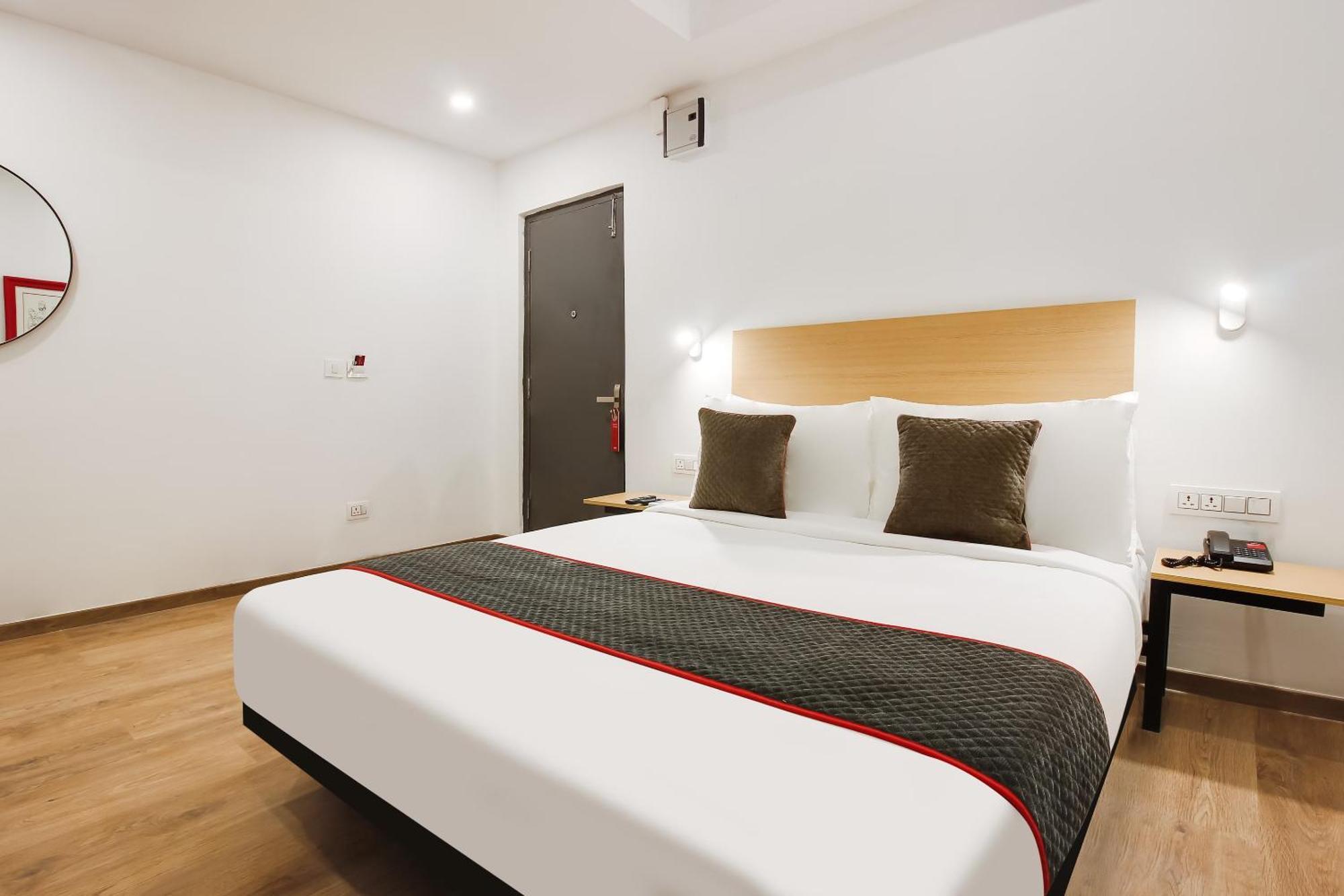 Super Townhouse The Cinco Hotel Near Esi Hospital Haiderabad Buitenkant foto