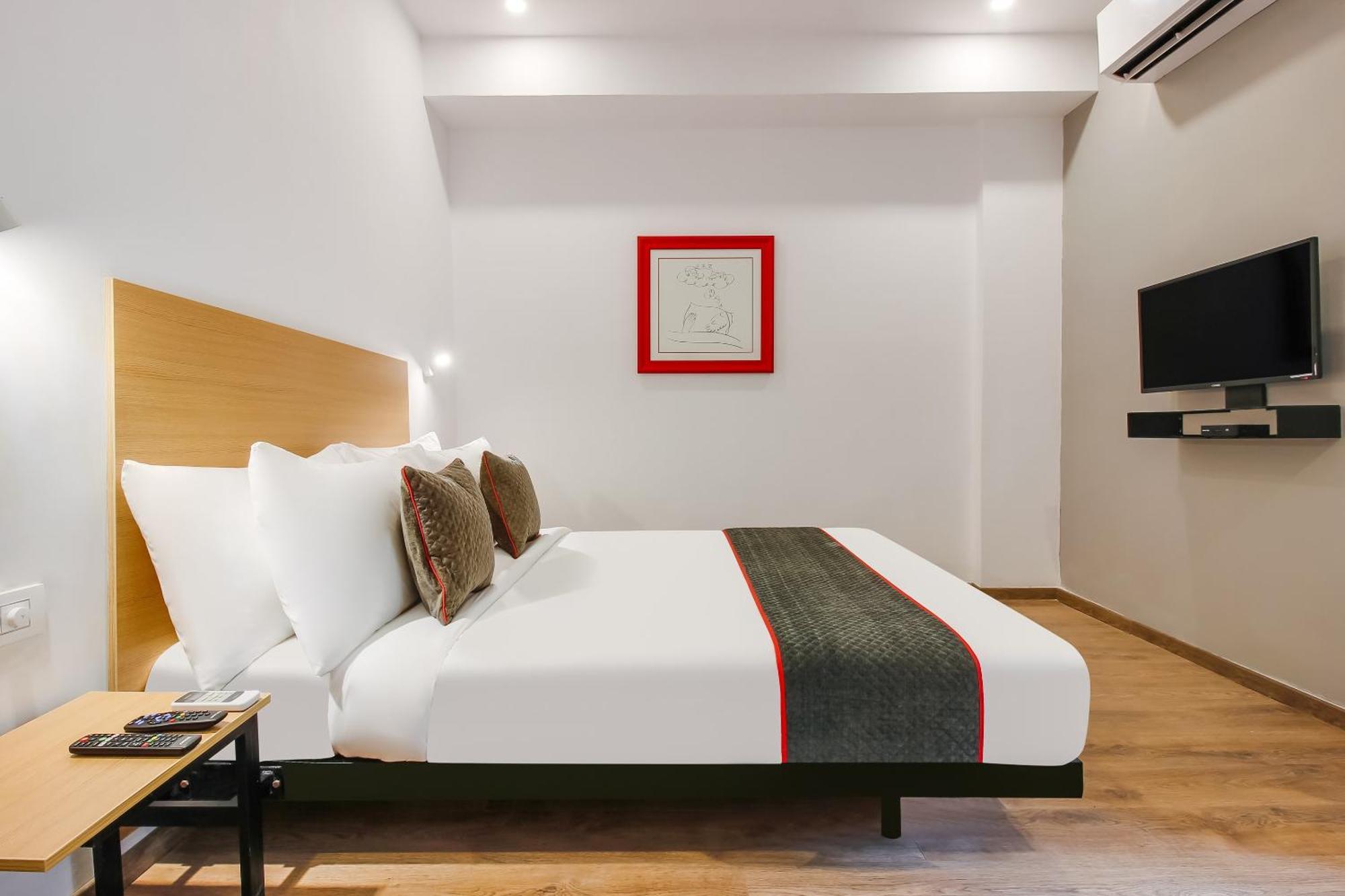 Super Townhouse The Cinco Hotel Near Esi Hospital Haiderabad Buitenkant foto