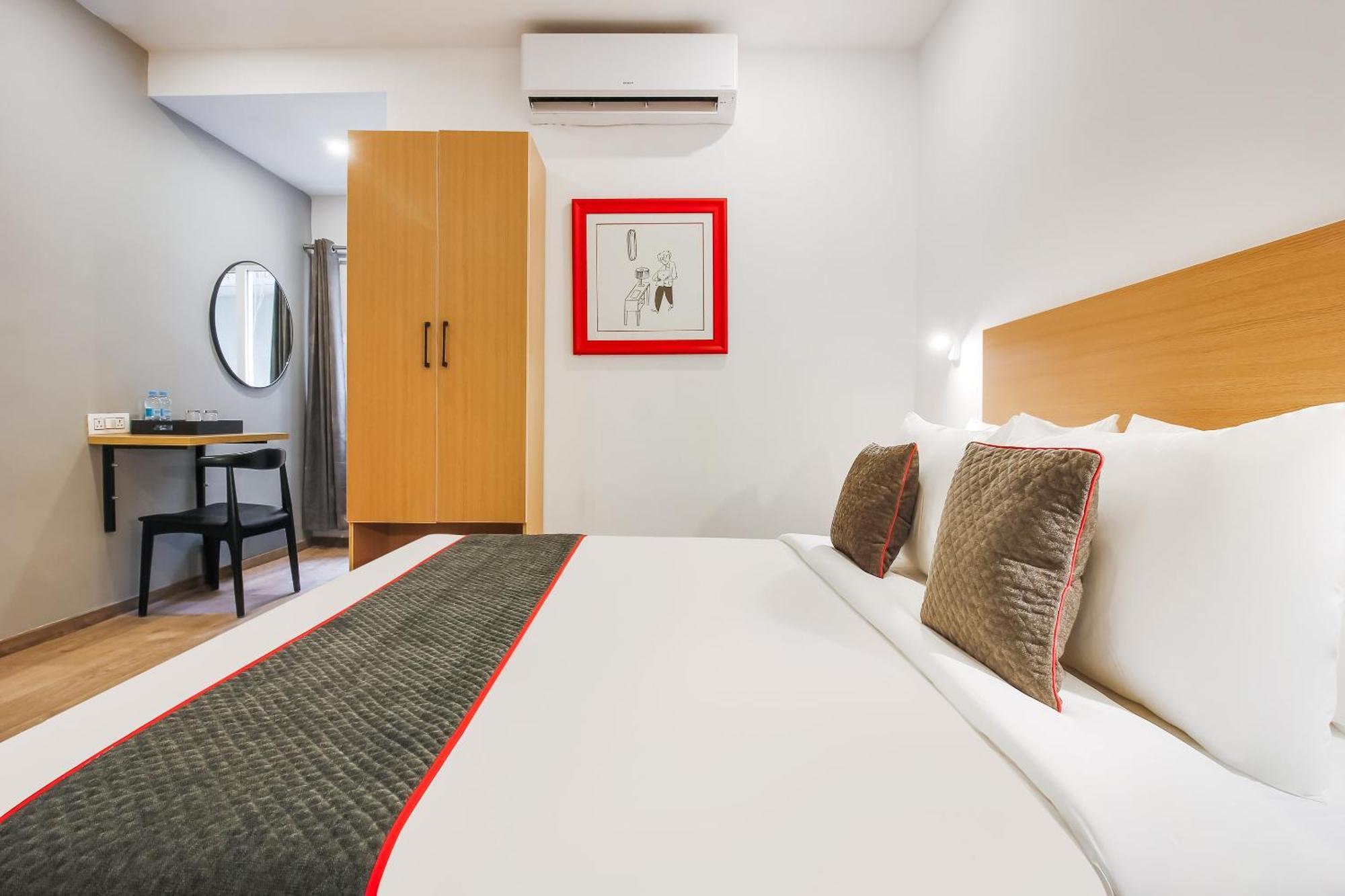 Super Townhouse The Cinco Hotel Near Esi Hospital Haiderabad Buitenkant foto