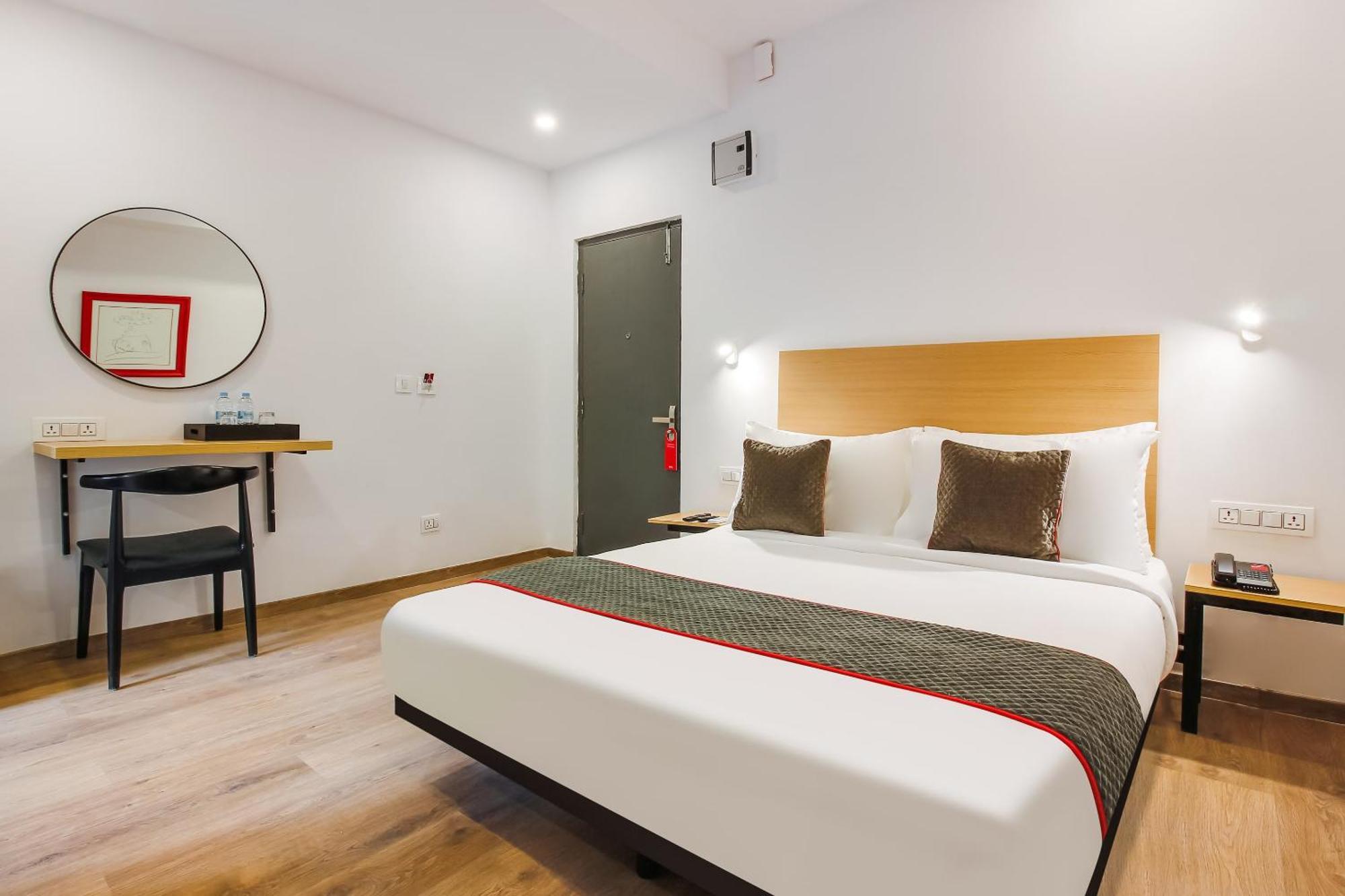Super Townhouse The Cinco Hotel Near Esi Hospital Haiderabad Buitenkant foto