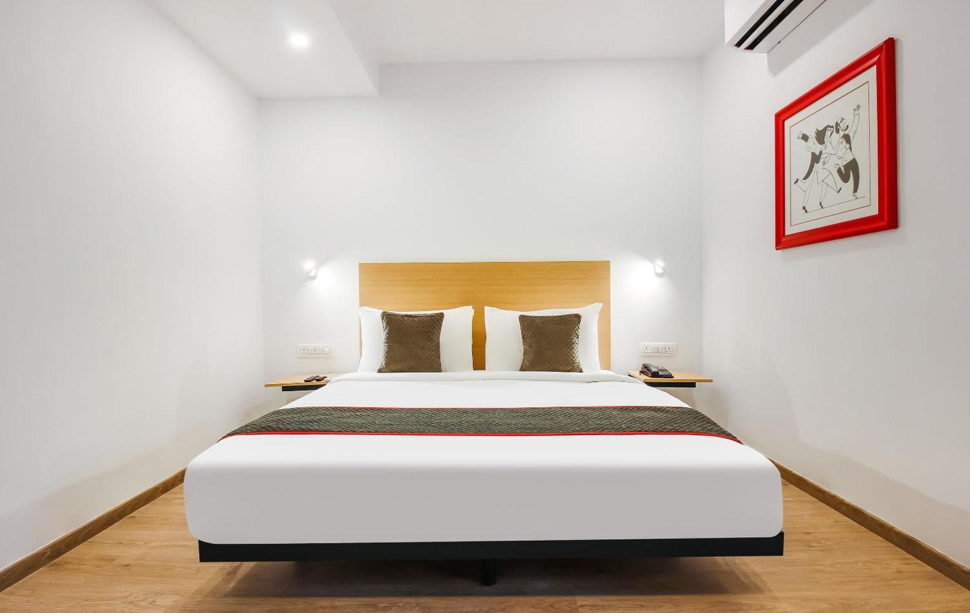 Super Townhouse The Cinco Hotel Near Esi Hospital Haiderabad Buitenkant foto